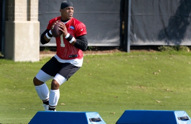 Cam Newton progresse à l'entraînement