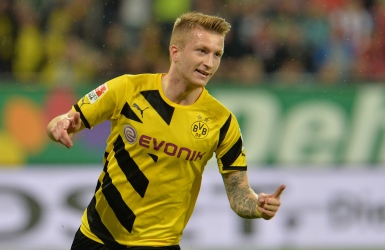 Reus célèbre son nouveau contrat Reus célèbre son nouveau contrat