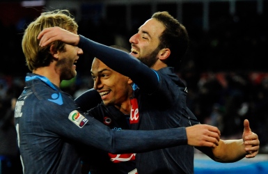 Higuain propulse Naples Higuain propulse Naples