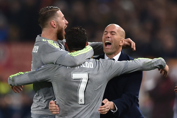 Ronaldo célèbre son but avec Zidane