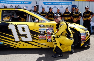 Carl Edwards obtient la tête à Loudon