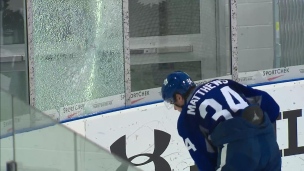 Auston Matthews, le briseur de vitre! Auston Matthews, le briseur de vitre!