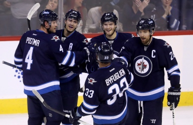 Byfuglien quitte lors des débuts de Laine