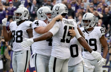 Carr et Crabtree règlent le cas des Ravens