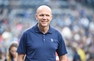 Le président des Padres Mike Dee congédié
