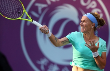 Kuznetsova renverse Osaka à Tianjin