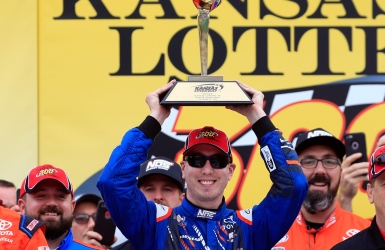Xfinity : 3 victoires de suite pour Kyle Busch