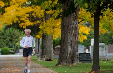 À 85 ans, il pulvérise le record du marathon