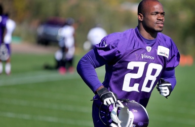 Adrian Peterson s'entraîne en solitaire