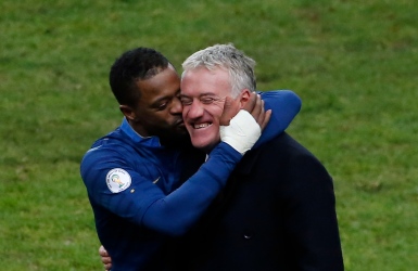 Deschamps prolongé Deschamps prolongé