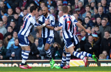 Anelka fête un but avec geste controversé Anelka fête un but avec geste controversé