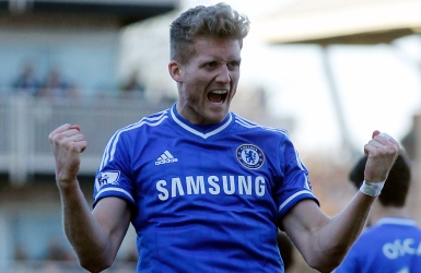 Chelsea galope, Arsenal s'écroule Chelsea galope, Arsenal s'écroule
