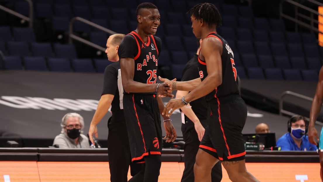 Chris Boucher et Stanley Johnson