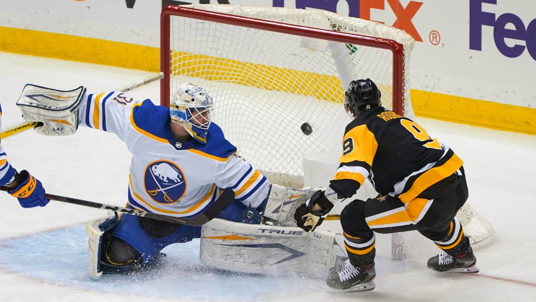 Dustin Tokarski et Evan Rodrigues