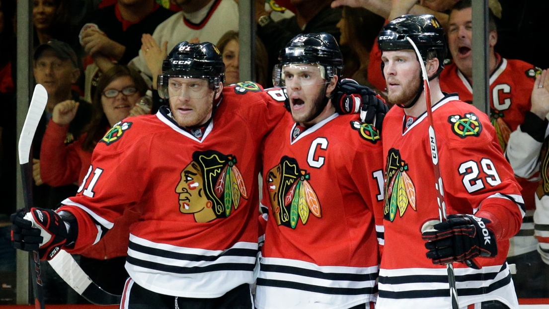 Jonathan Toews, Marian Hossa et Bryan Bickell