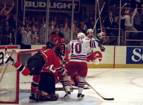 Stéphane Matteau face aux Devils en 1994