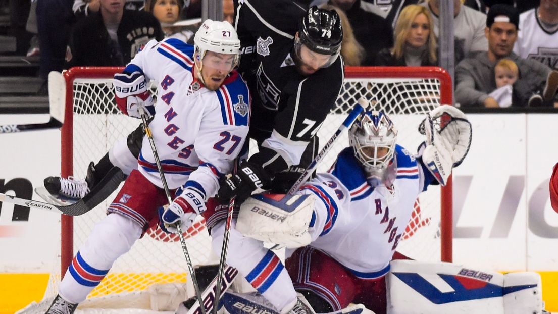 Ryan McDonagh, Dwight King et Henrik Lundqvist