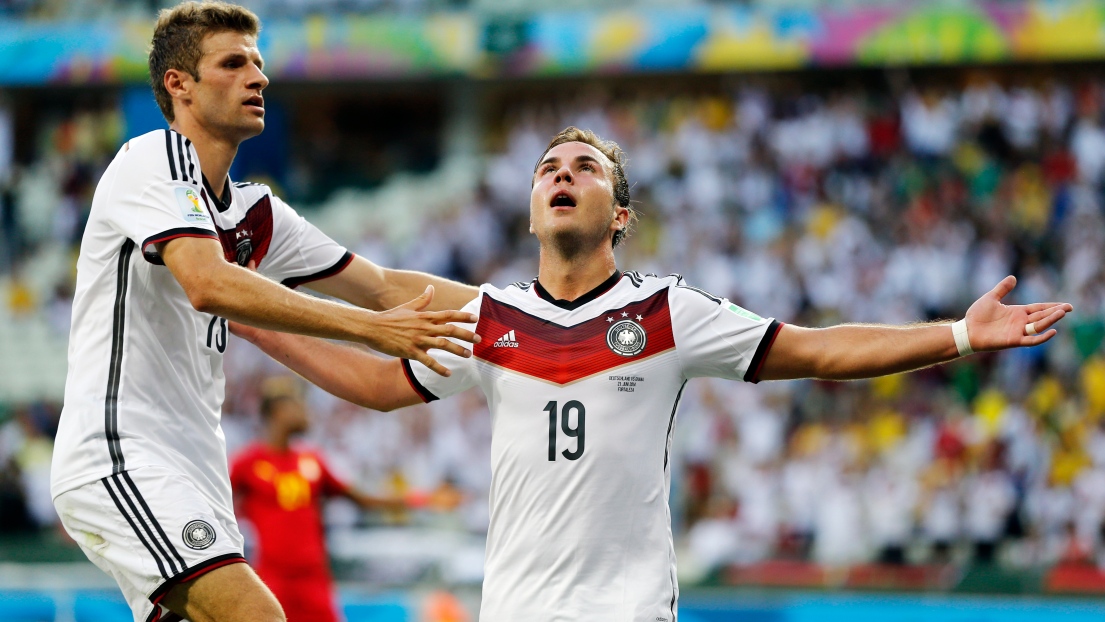 Mario Göetze célèbre avec Thomas Mueller