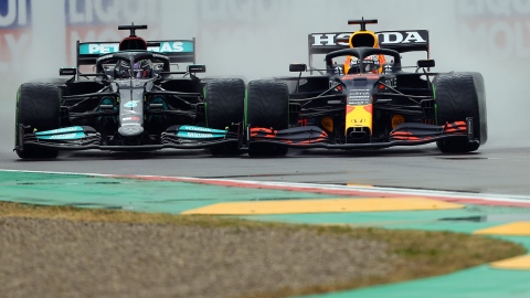 Hamilton et Verstappen, ultime duel pour le titre