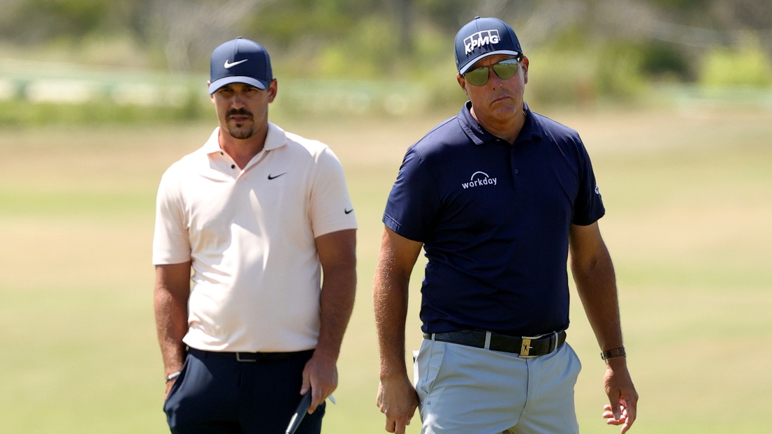 Brooks Koepka et Phil Mickelson