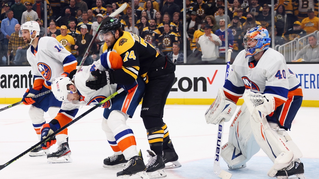 Jake DeBrusk et Scott Mayfield