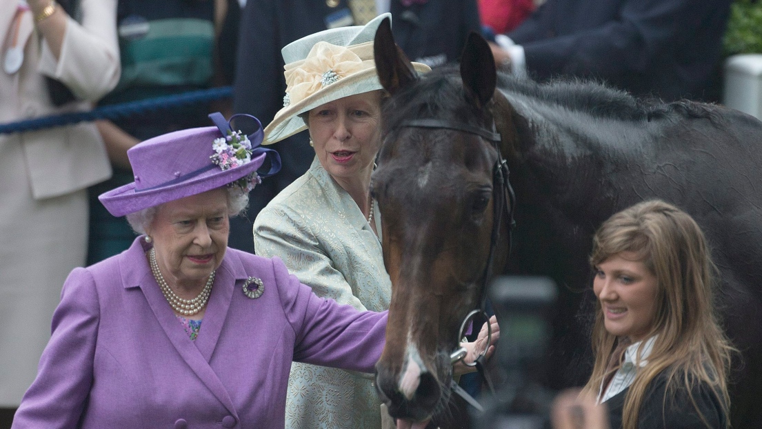 La reine Elizabeth II et son cheval Estimate.