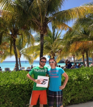 Notre logo se retrouve d'abord aux Iles Turques-et-Caïques. Anthony Lachance et Mikaël Fillion se sont rendus sur cet archipel d'iles situées dans les Antilles au mois de mai 2014. Iles Turques-et-Caïques. Anthony Lachance et Mikaël Fillion
