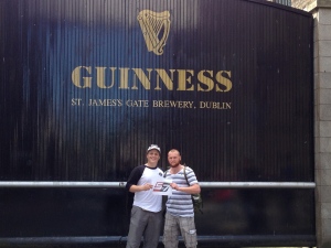 Un grand merci à Jean-Philippe Nobert et Dave Jobin-Corriveau. Ils sont ici à Dublin , en Irlande devant le célèbre Guinness StoreHouse. Jean-Philippe Nobert Irlande