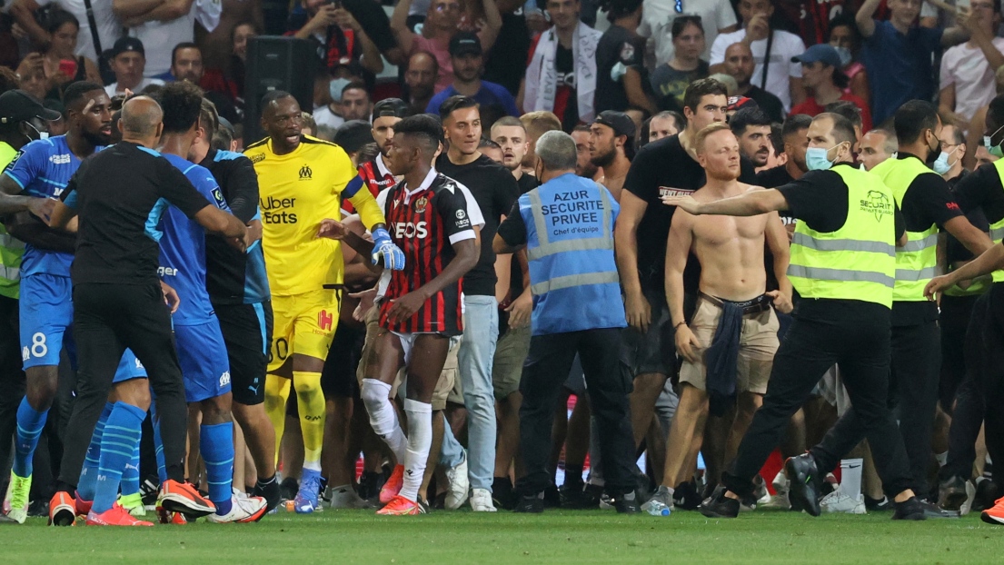 Un match entre l'OGC Nice et l'Olympique de Marseille a pris fin dans le tumulte.