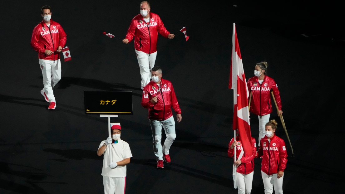 Des athlètes canadiens lors de la cérémonie d'ouverture des Jeux paralympiques de Tokyo.