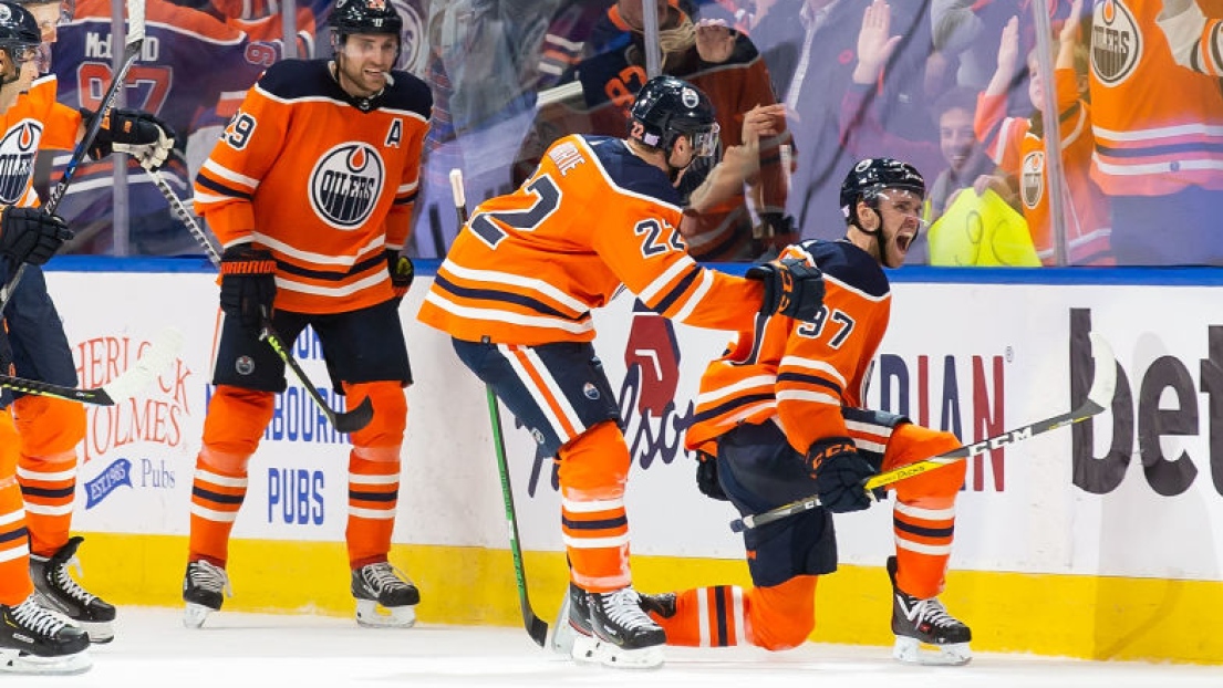 Leon Draisaitl, Tyson Barrie et Connor McDavid 