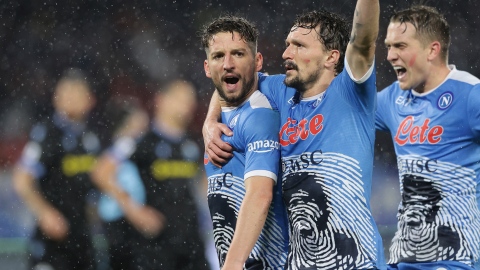 Naples prend seul la tête de la Serie A