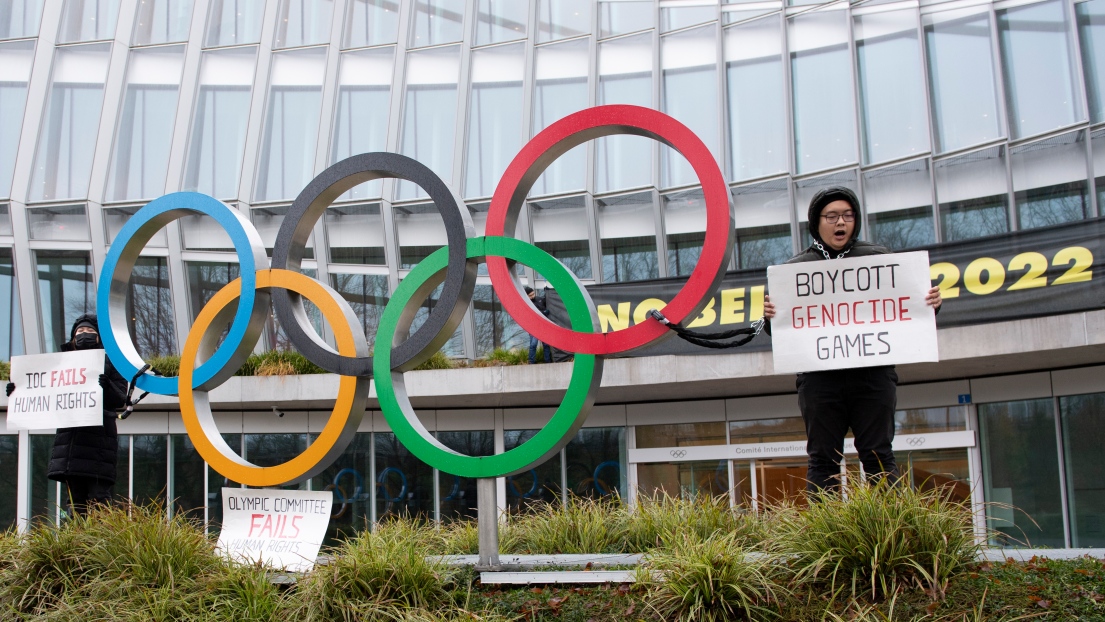 Un manifestant demande le boycott des Jeux olympiques de Pékin 2022.