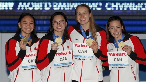 Les Canadiennes en or au relais 4 x 100 m