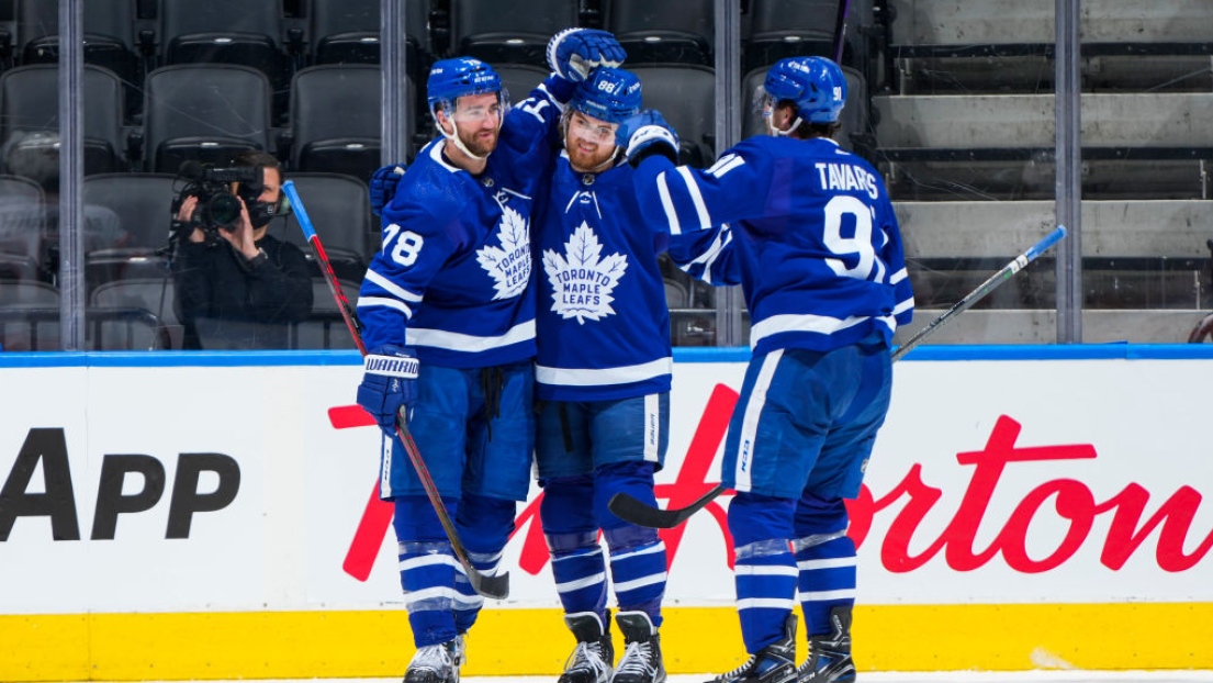 T.J. Brodie, William Nylander et John Tavares