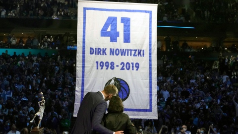 Luka Doncic fait honneur à Dirk Nowitzki 