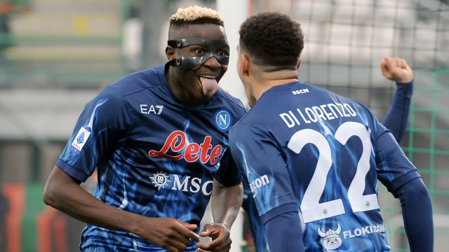 Naples revient à un point de l'Inter Milan