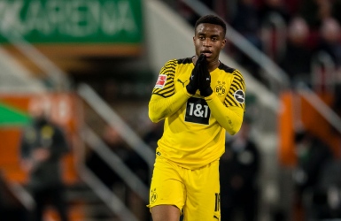 Moukoko prolonge jusqu'à l'été 2026 avec Dortmund