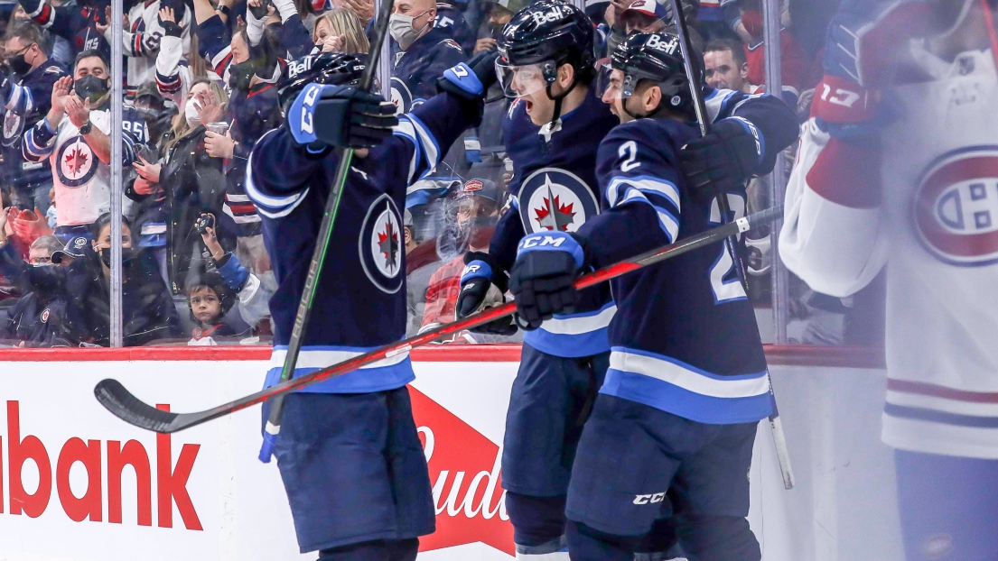 Neal Pionk, Adam Lowry et Dylan DeMelo