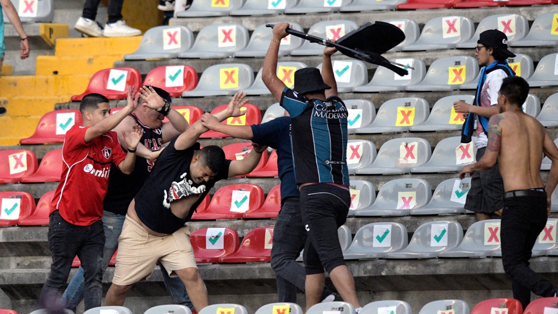 Une violente bagarre entre partisans du Querétaro FC et du CF Atlas de Guadalajara a éclaté samedi.