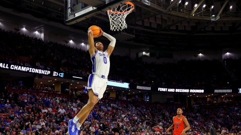 La dernière danse de « Coach K » se poursuit 