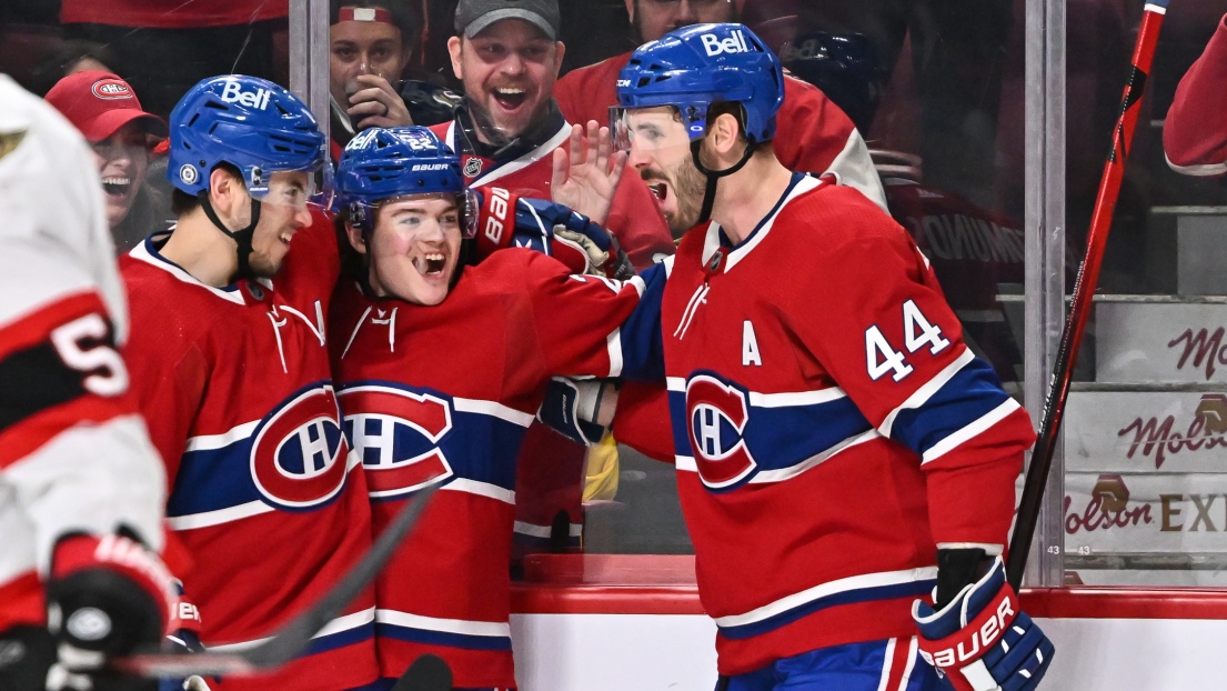 Nick Suzuki, Cole Caufield et Joel Edmundson 