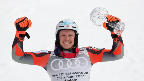 Kristoffersen obtient le globe de cristal en slalom