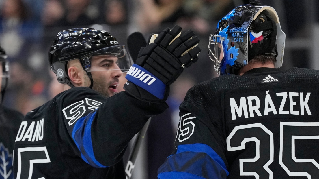 Mark Giordano et Petr Mrazek