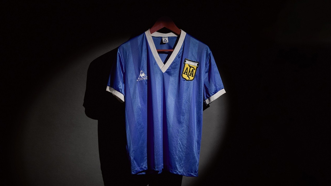 Le mythique maillot que portait Diego Maradona lors de son but « La main de Dieu ».