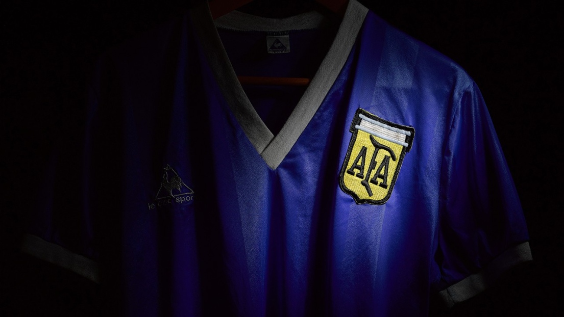 Le mythique maillot que portait Diego Maradona lors de son but « La main de Dieu ».