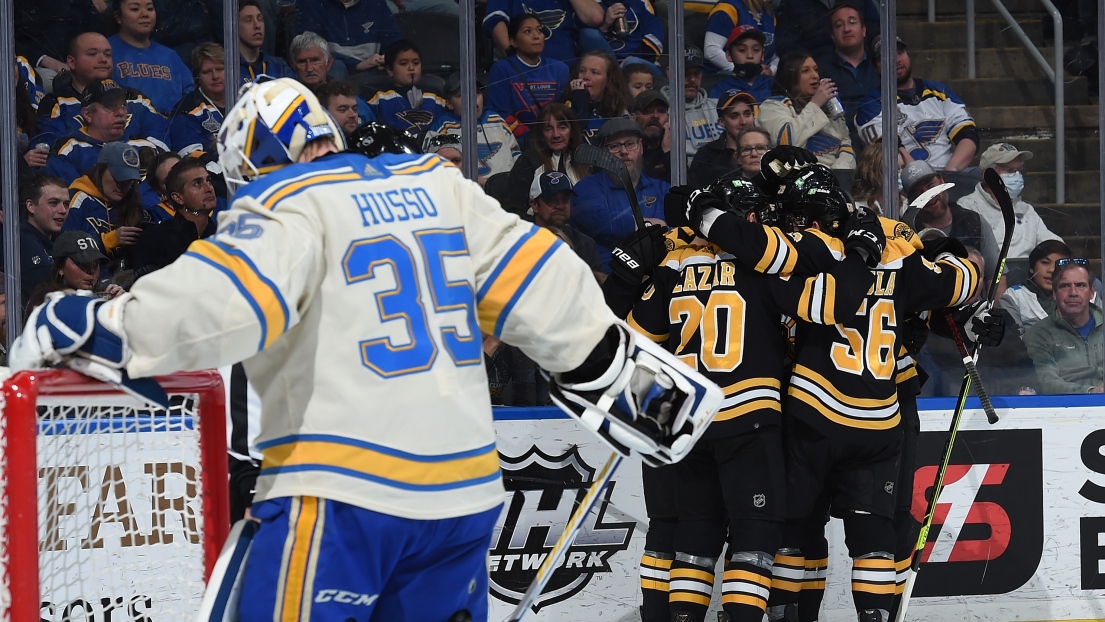 Les joueurs des Bruins de Boston célèbrent