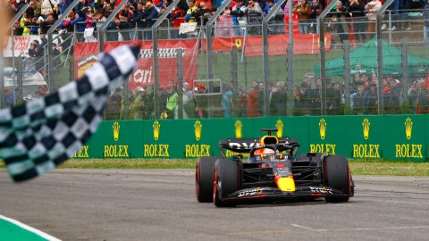 Verstappen triomphe à Imola dans une domination de Red Bull