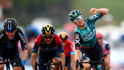 Jai Hindley sort gagnant de la 9e étape du Giro