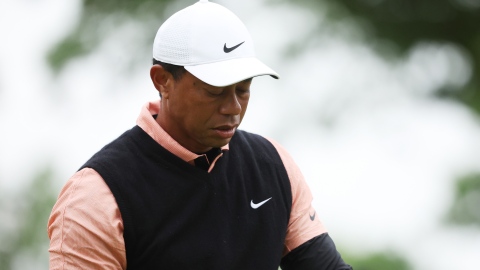 Après un 79 en 3e ronde, Tiger Woods se retire